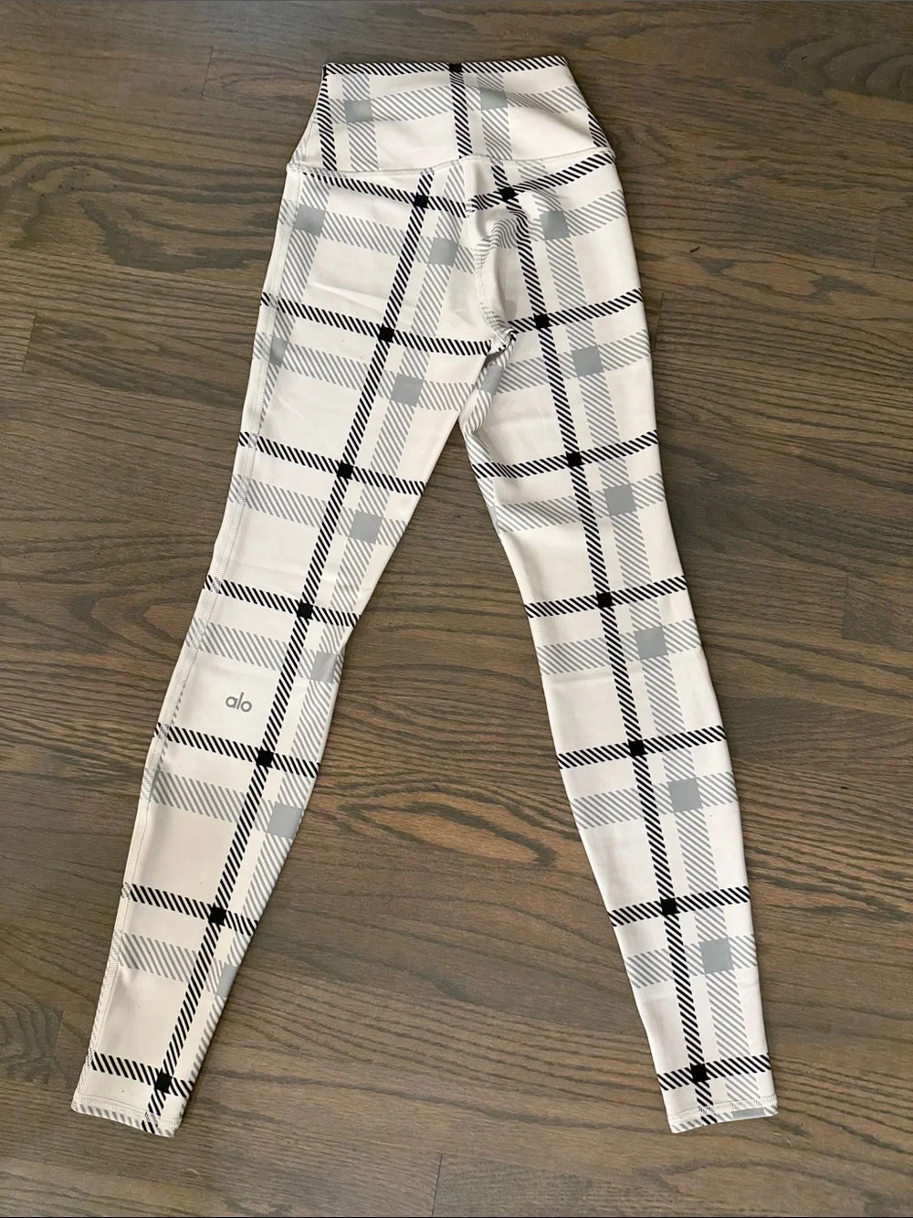 ALO Yoga Plaid High-Rise Leggings — White, Gray, Black
